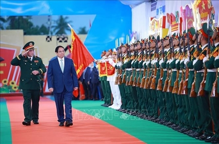 PM urges Military Region 5 to continue writing glorious history of heroic Vietnamese military and people